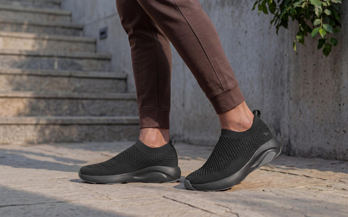 Begin Walk Soothe Slip Ons for Men : Black