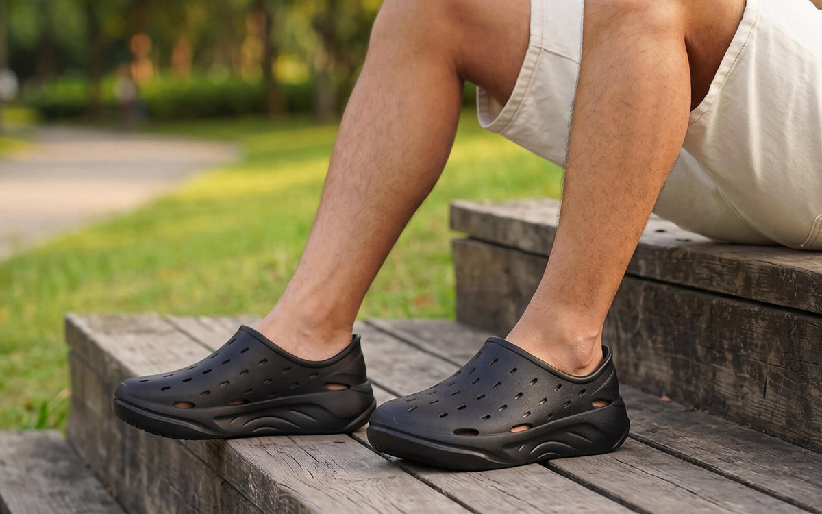 Cushers Rainscape Clogs For Men : Black