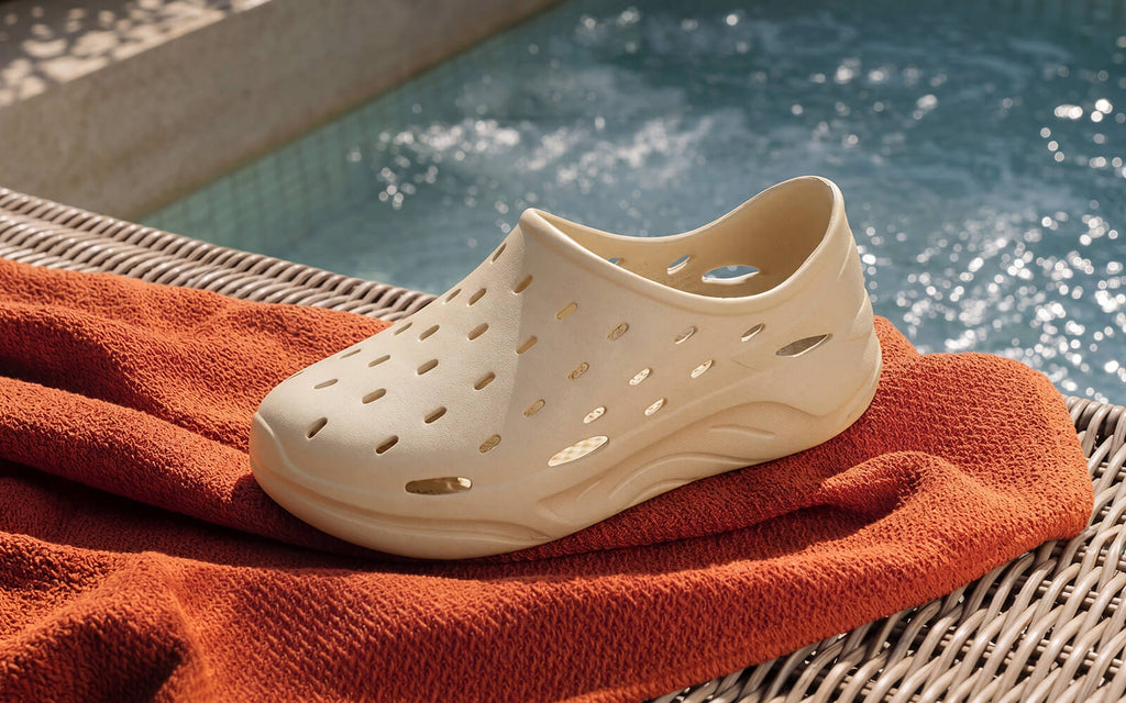 Cushers Rainscape Clogs For Men : Ecru