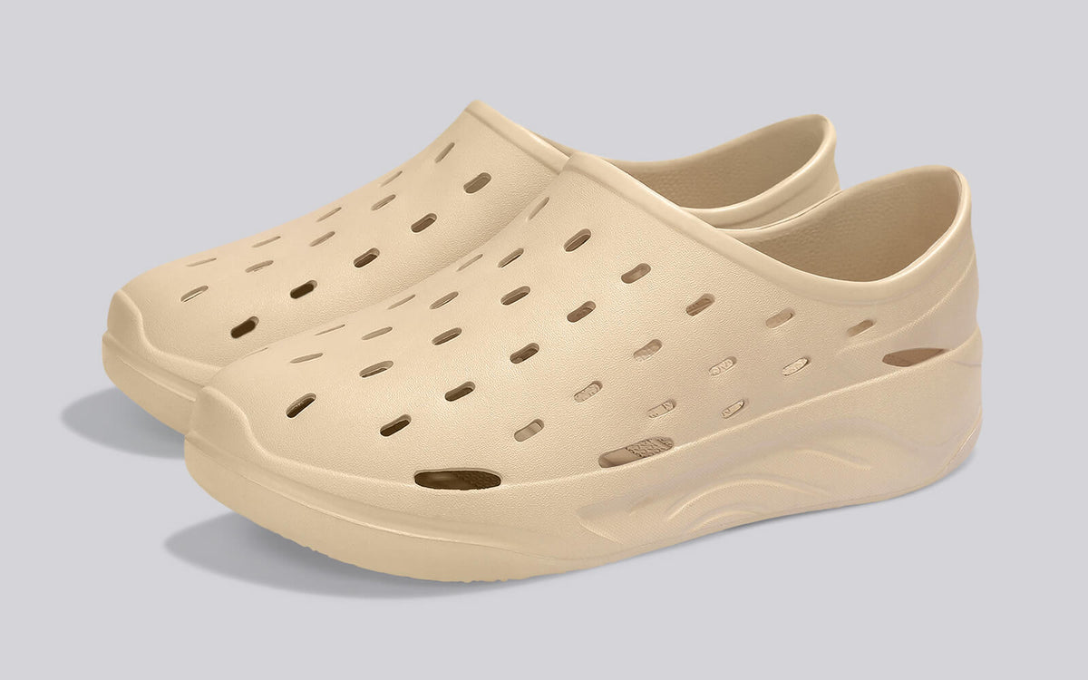 Cushers Rainscape Clogs For Men : Ecru