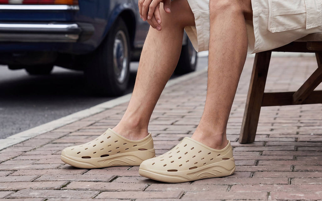 Cushers Rainscape Clogs For Men : Ecru