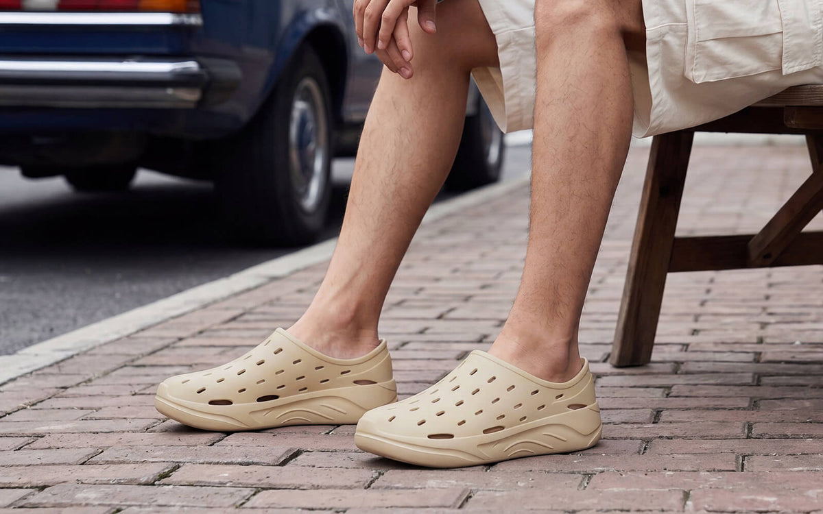 Cushers Rainscape Clogs For Men : Ecru