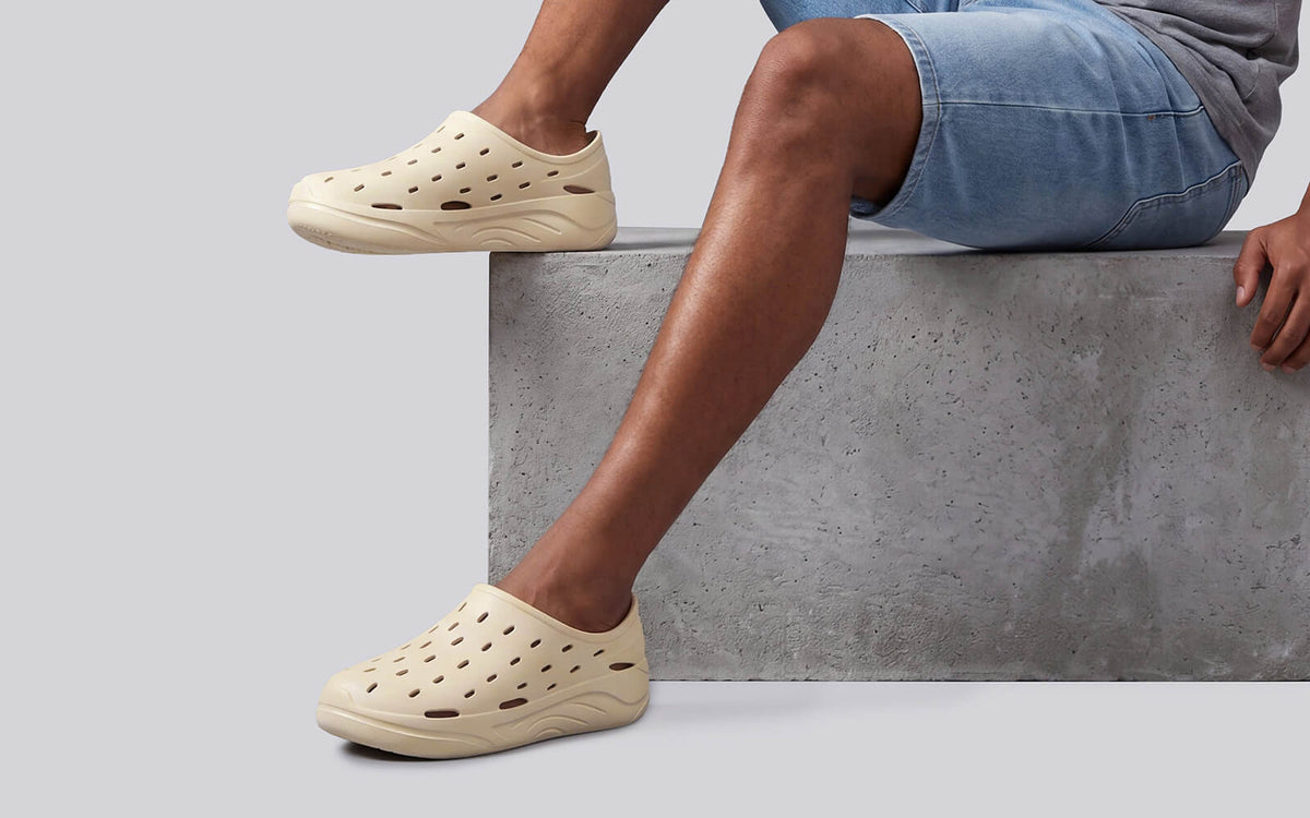 Cushers Rainscape Clogs For Men : Ecru