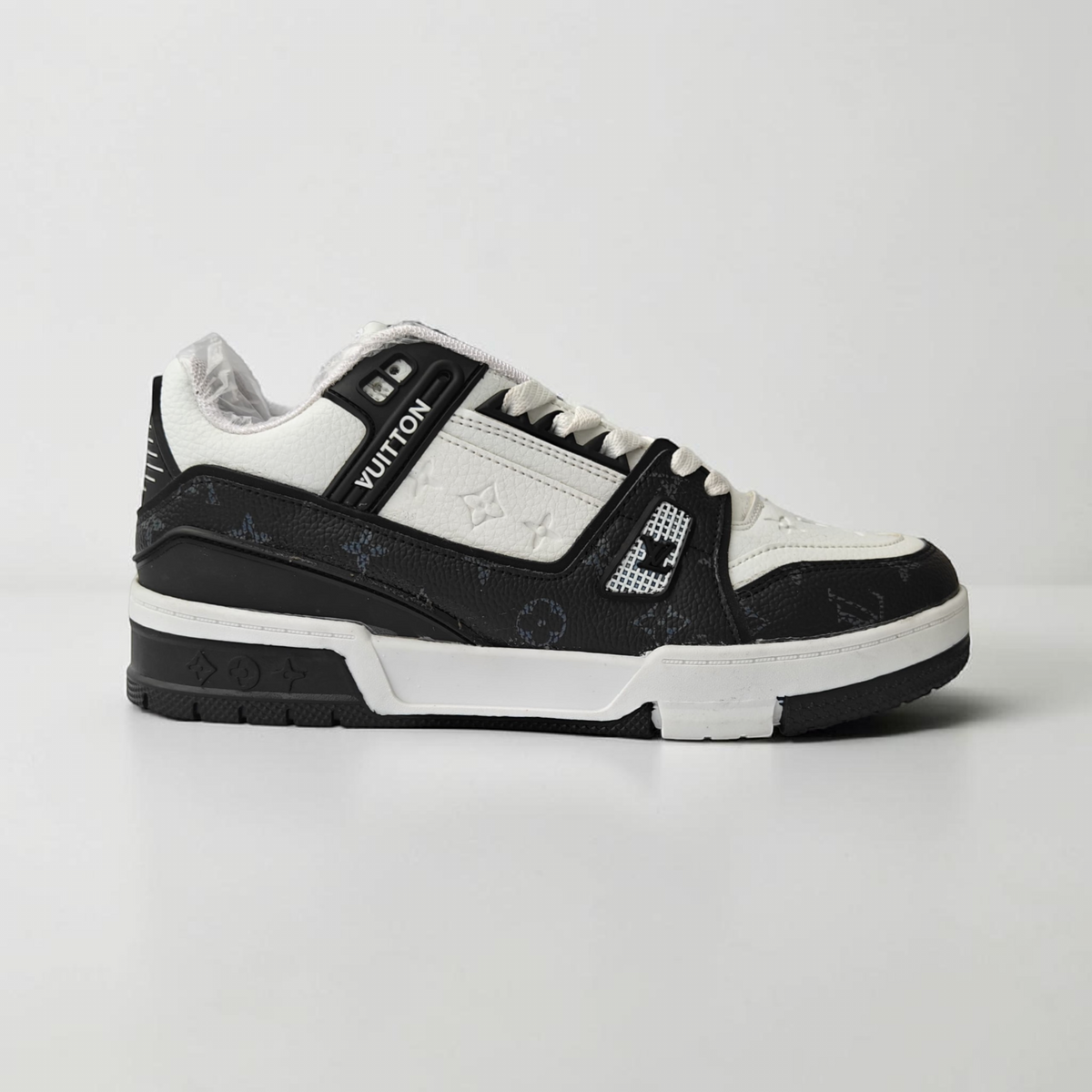 Trainer Black & White