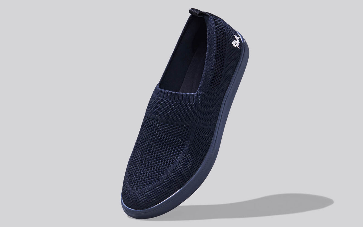 Casual Ease Slip Ons : Black