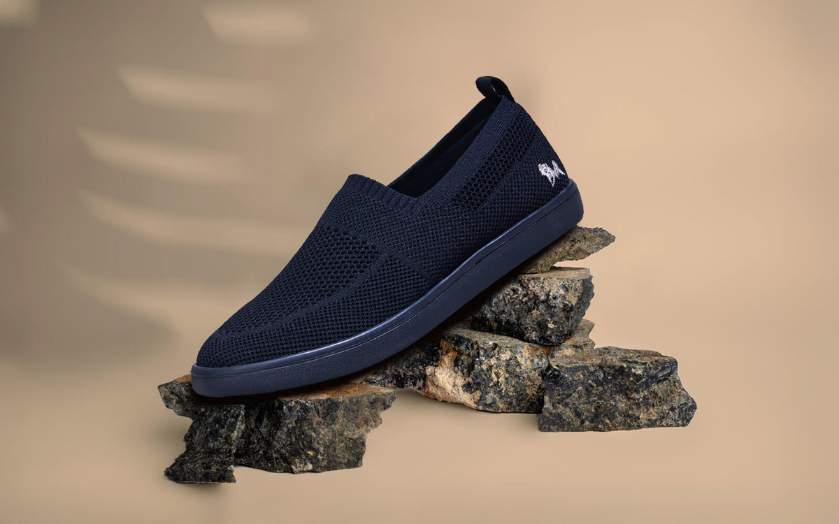 Casual Ease Slip Ons : Black