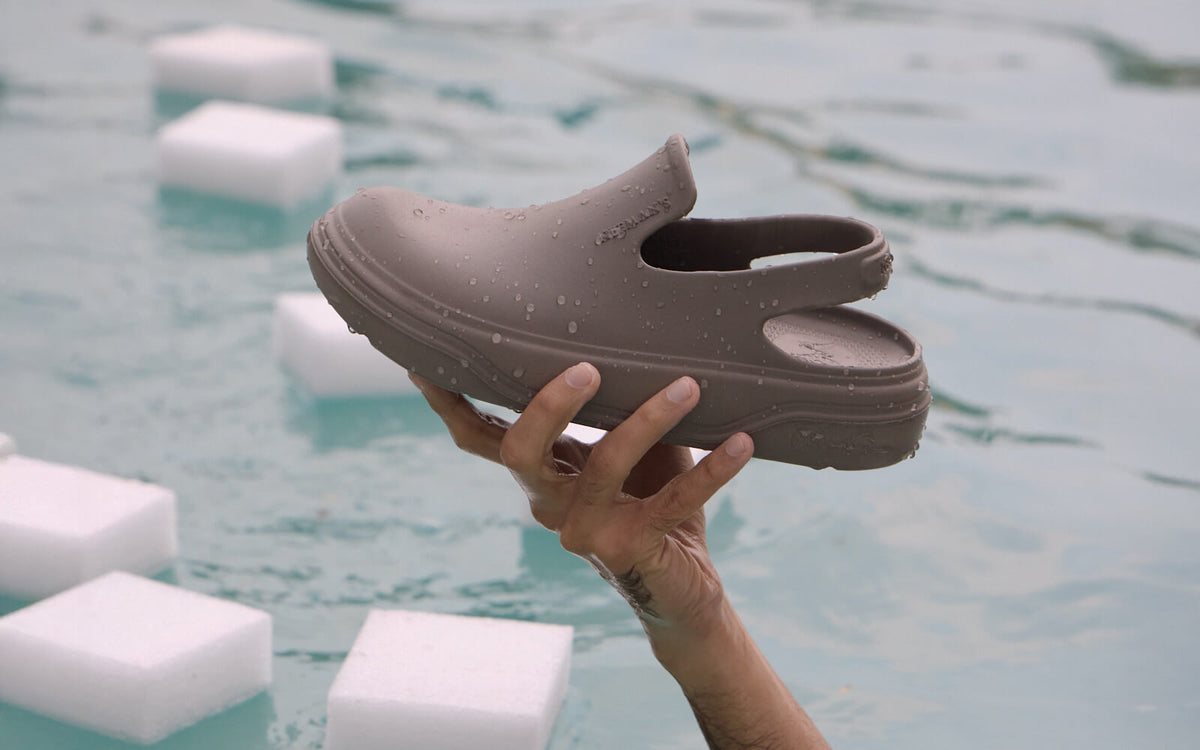 Cushers Clogs For Men : Goat Grey