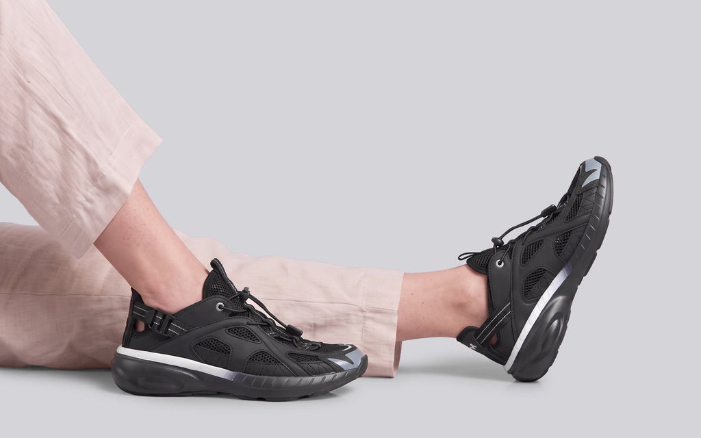 The Sneandals For Women : Black