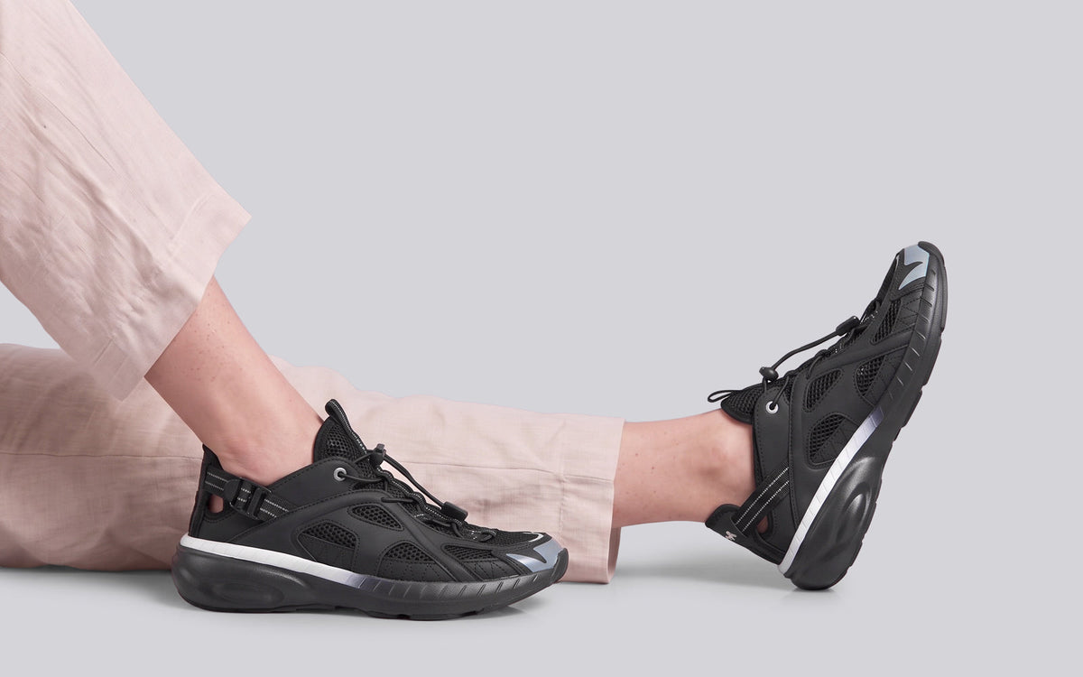 The Sneandals For Women : Black